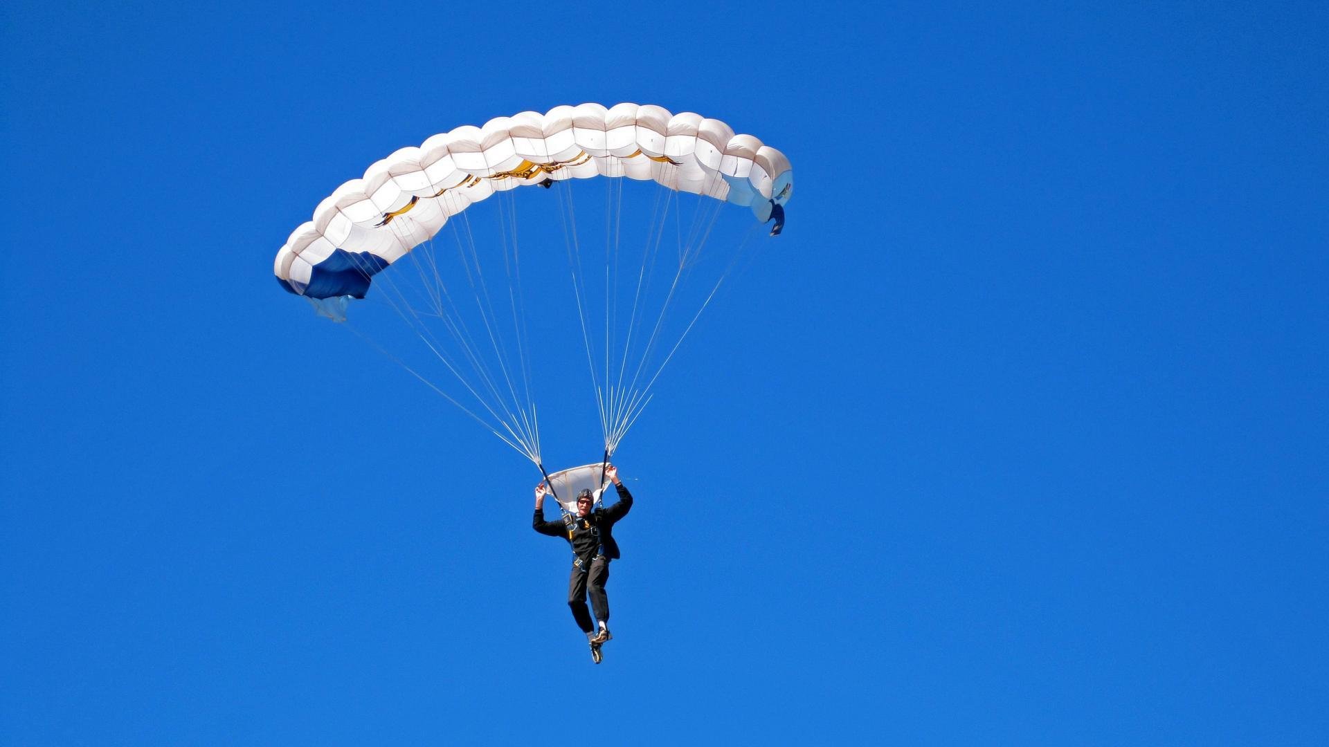 英雄联盟解说评述：赛事精彩瞬间与战术深度分析，lol比赛解说经典